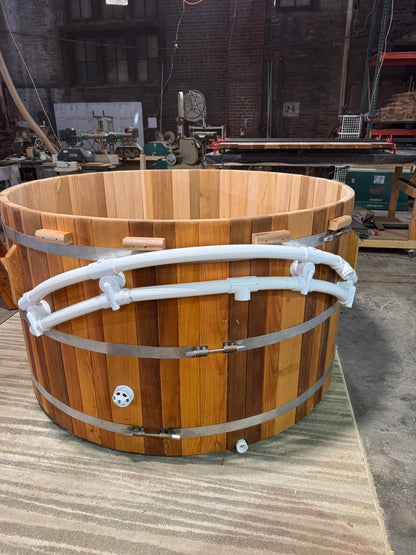 6' Cedar Wood Spa / Hot Tub *Seats 4-6