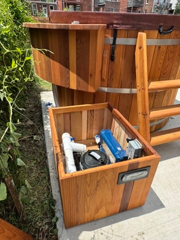 6' Cedar Wood Spa / Hot Tub *Seats 4-6